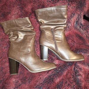 NWOT Heeled Boots sz8.5